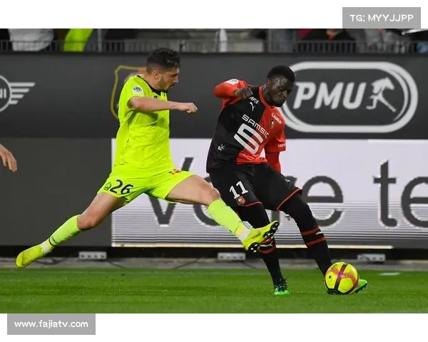 巴黎FC边路防守漏洞成隐患，马赛反击战术效果显著